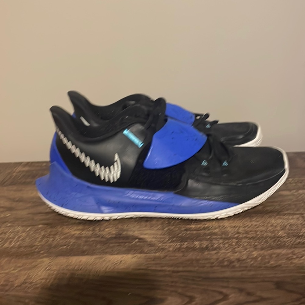 Nike kyrie lows